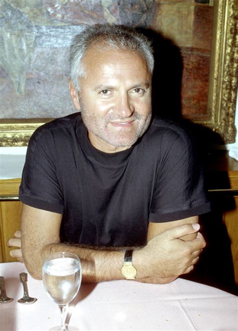 quien es dueño de versace|gianni Versace edad.